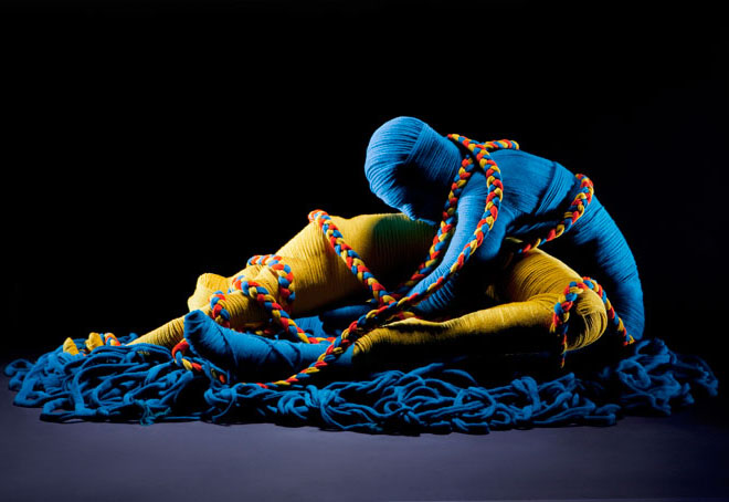 benetton-yatzer-lana-sutra-erik-ravelo-wool-sculpture